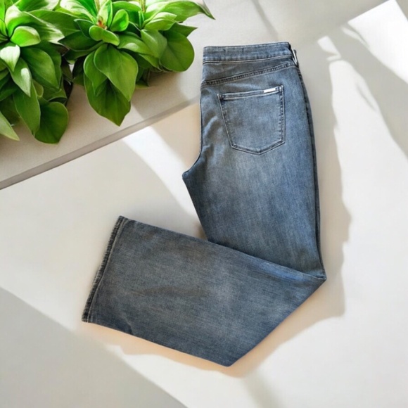 WHBM Curvy Mid-Rise Everyday Soft Boot Jeans size 14 - Picture 2 of 12